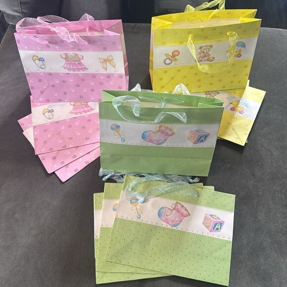 Baby Shower Gift Bags 12 Pack Ribbon Handles 3 Designs Yellow Pink Green NEW - Picture 1 of 11